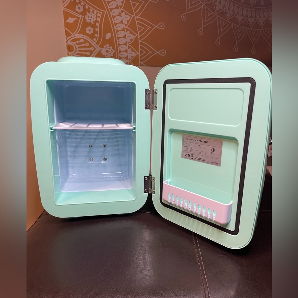 Mini fridge / Skin care fridge